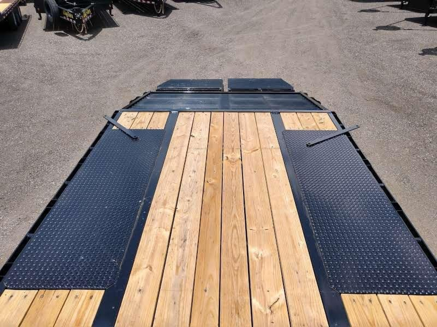 New 22GN-30D5A-MRBK BIG TEX 8.5' X 30' GOOSENECK DUAL TANDEM FLAT BED W/ MEGA RAMPS ; FREE SPARE TIRE