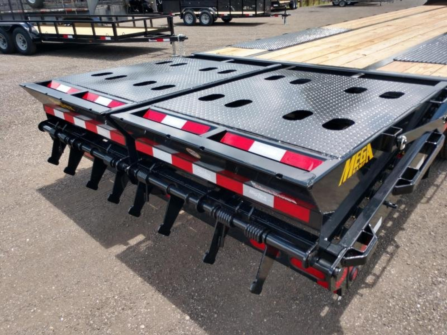 New 22GN-30D5A-MRBK BIG TEX 8.5' X 30' GOOSENECK DUAL TANDEM FLAT BED W/ MEGA RAMPS ; FREE SPARE TIRE