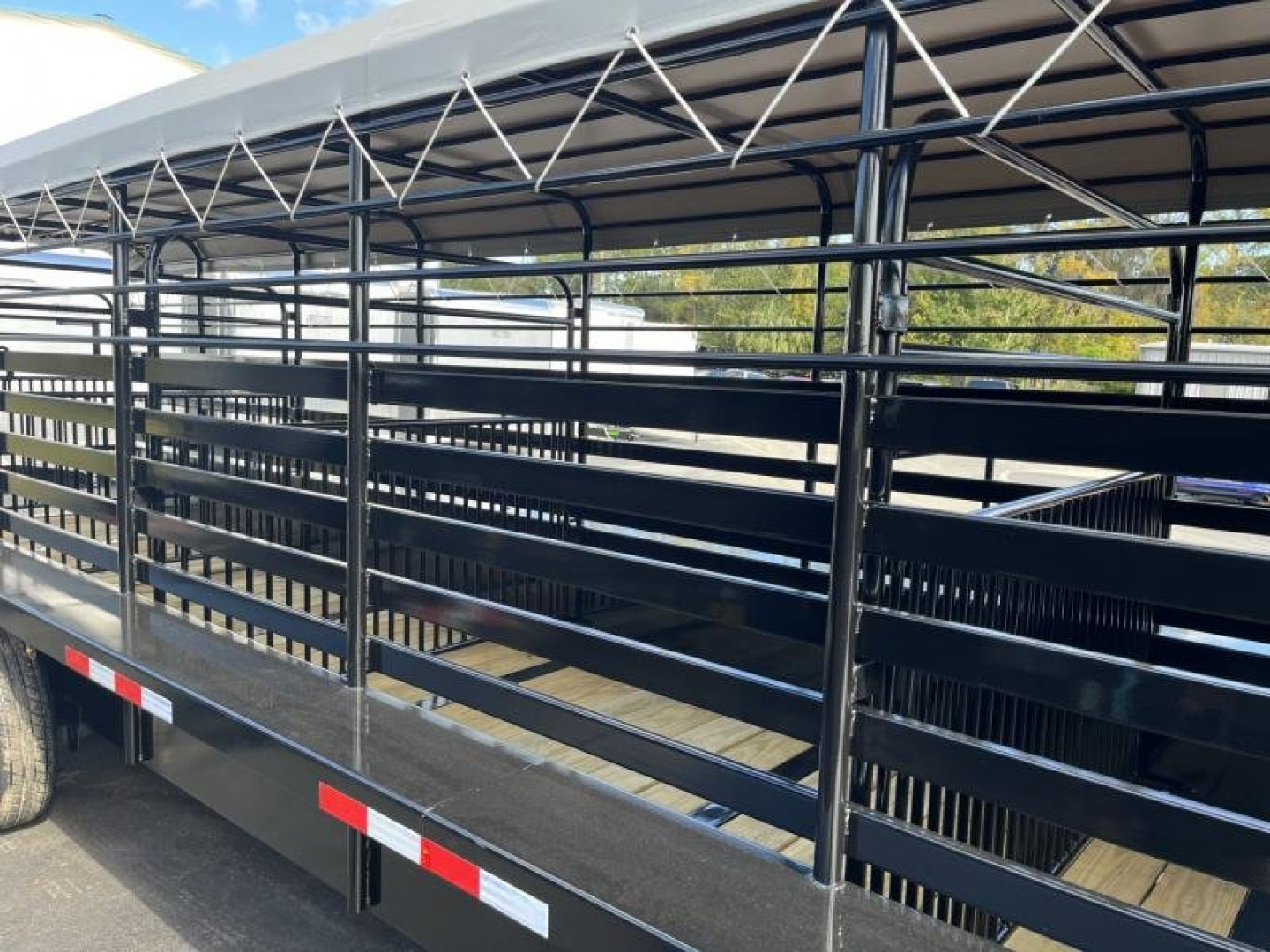 New ST3221G TEXAS TRAILERS 32' GOOSENECK STOCK TRAILER W/ TRIPLE AXLES