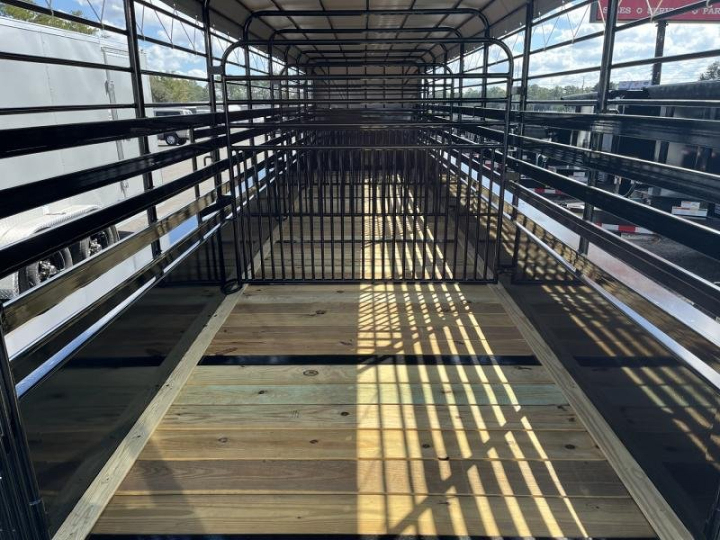 New ST3221G TEXAS TRAILERS 32' GOOSENECK STOCK TRAILER W/ TRIPLE AXLES