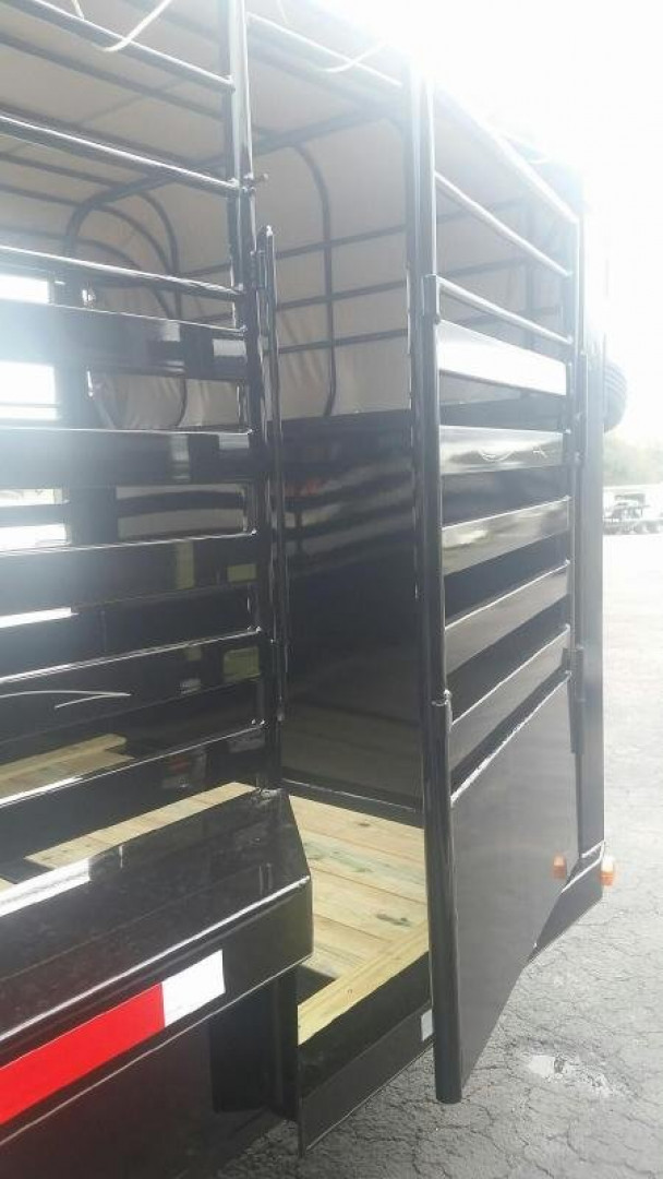 New ST3221G TEXAS TRAILERS 32' GOOSENECK STOCK TRAILER W/ TRIPLE AXLES