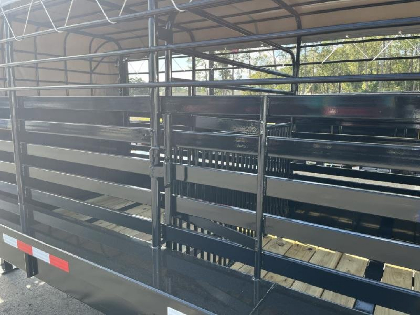 New ST3221G TEXAS TRAILERS 32' GOOSENECK STOCK TRAILER W/ TRIPLE AXLES