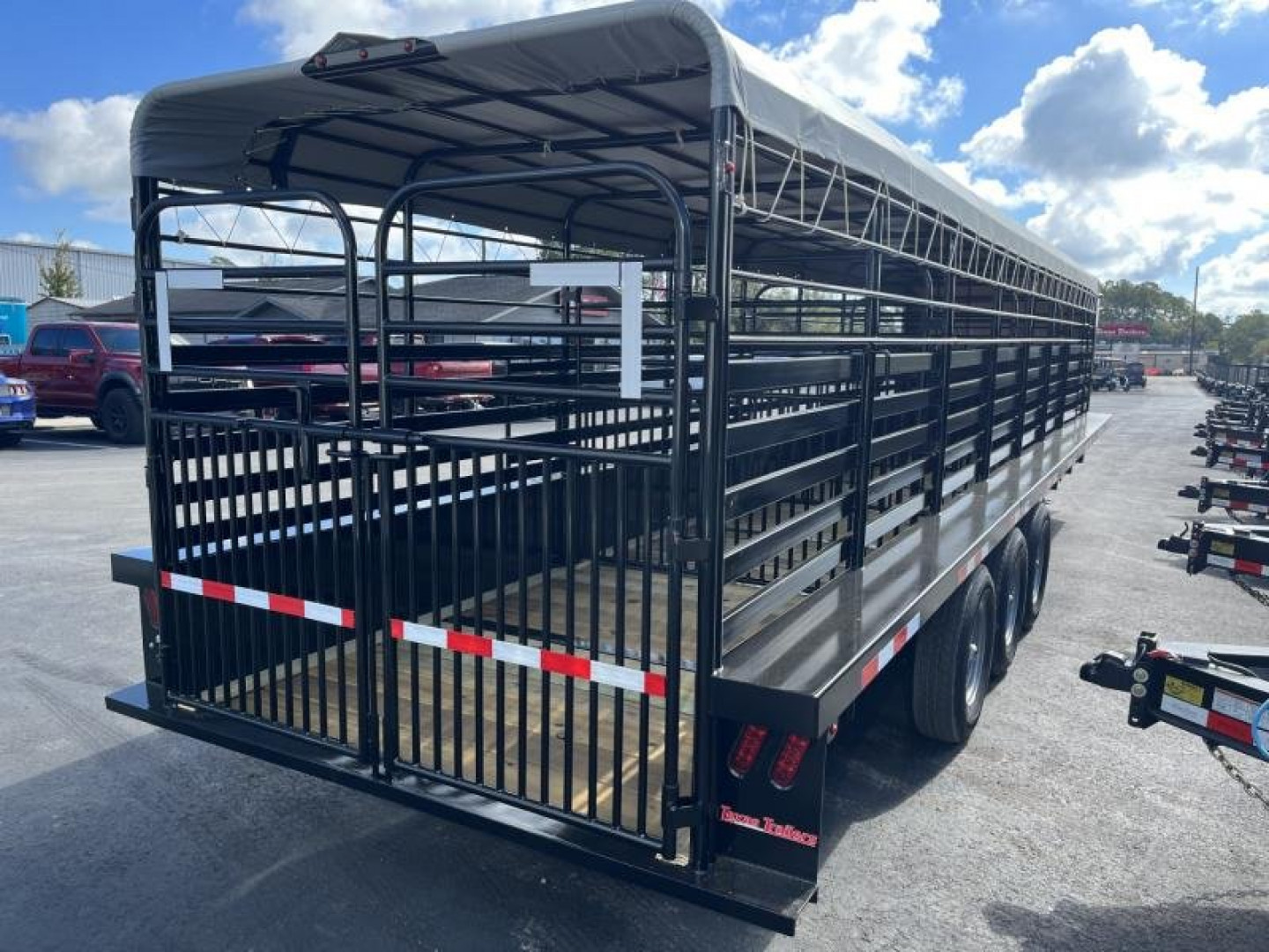 New ST3221G TEXAS TRAILERS 32' GOOSENECK STOCK TRAILER W/ TRIPLE AXLES