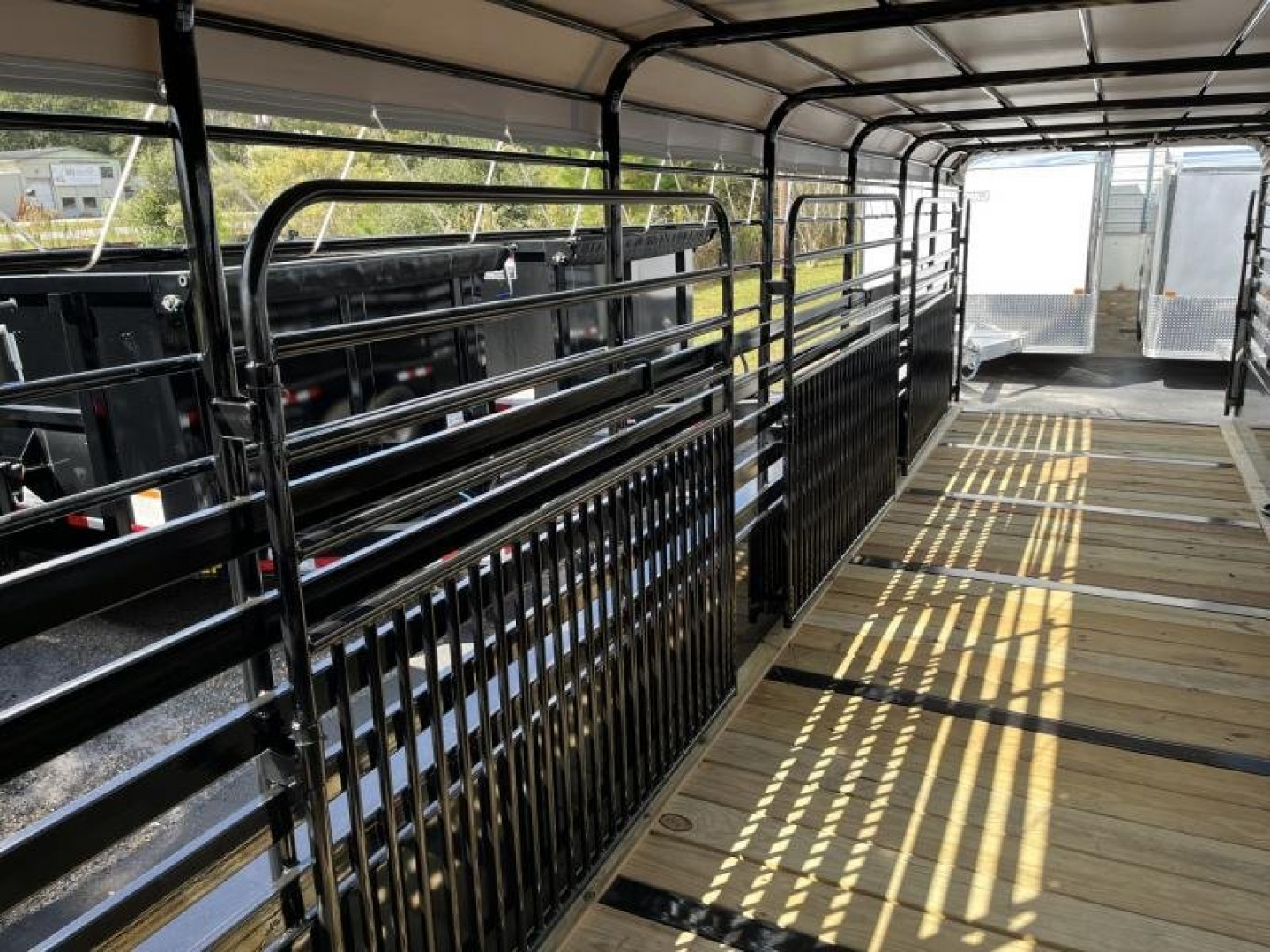 New ST3221G TEXAS TRAILERS 32' GOOSENECK STOCK TRAILER W/ TRIPLE AXLES
