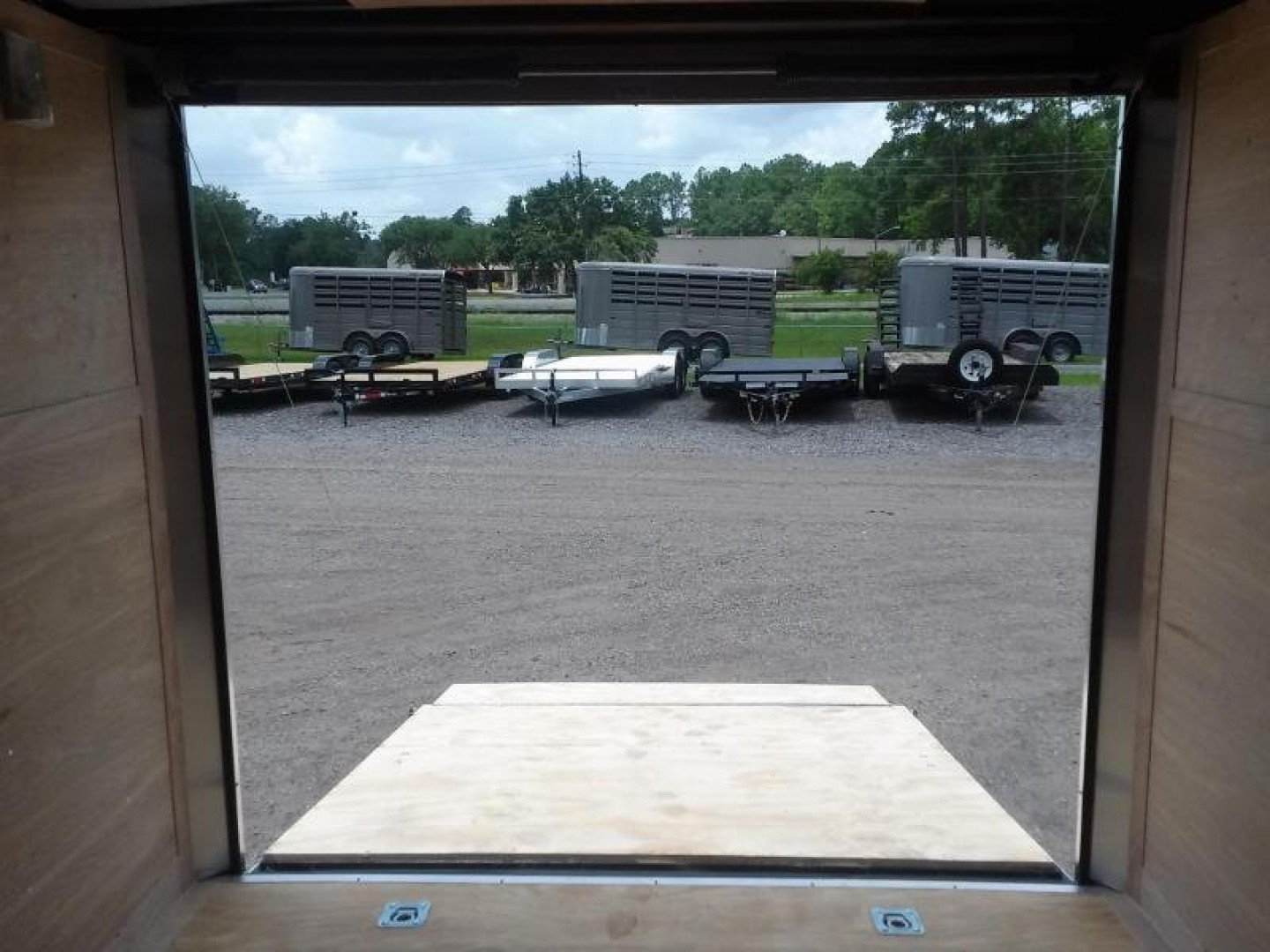 New GANS8524TA3 CARGO MATE 8.5' X 24' ENCLOSED CARGO TRAILER W/ REAR RAMP DOOR & SIDE DOOR