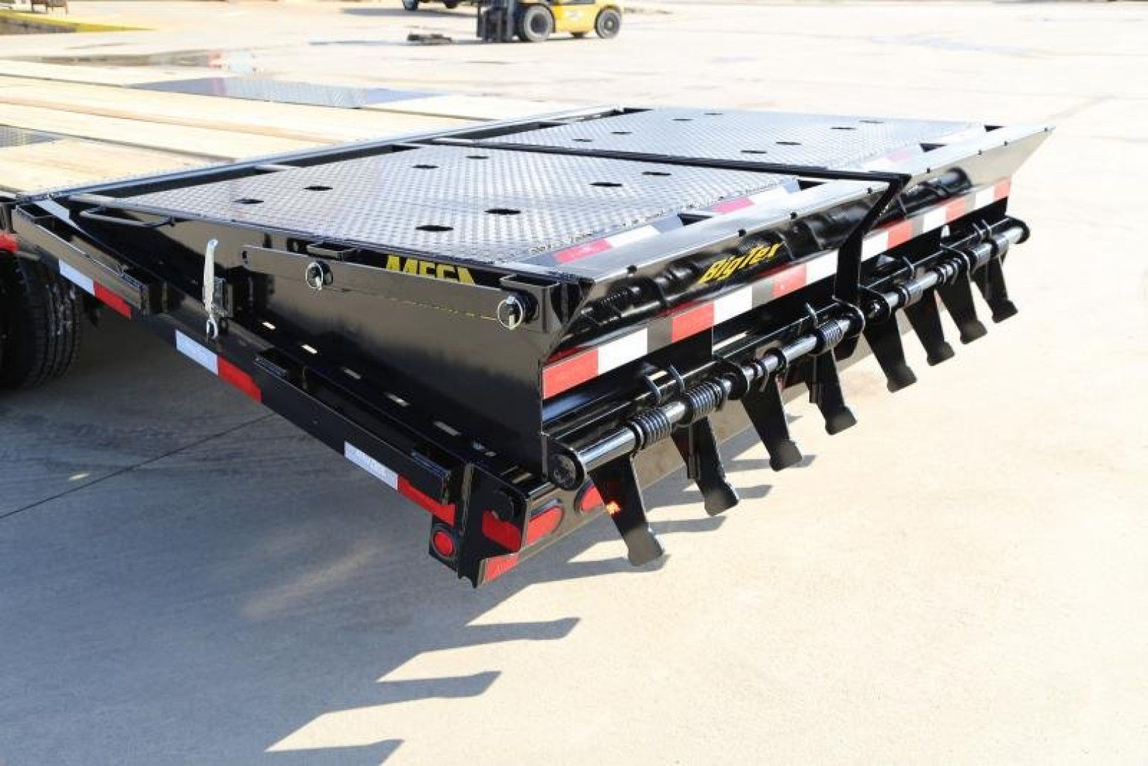 New 22GN-40D5A-MRBK BIG TEX 8.5' X 40' GOOSENECK DUAL TANDEM FLAT BED W/ MEGA RAMPS & FREE SPARE TIRE