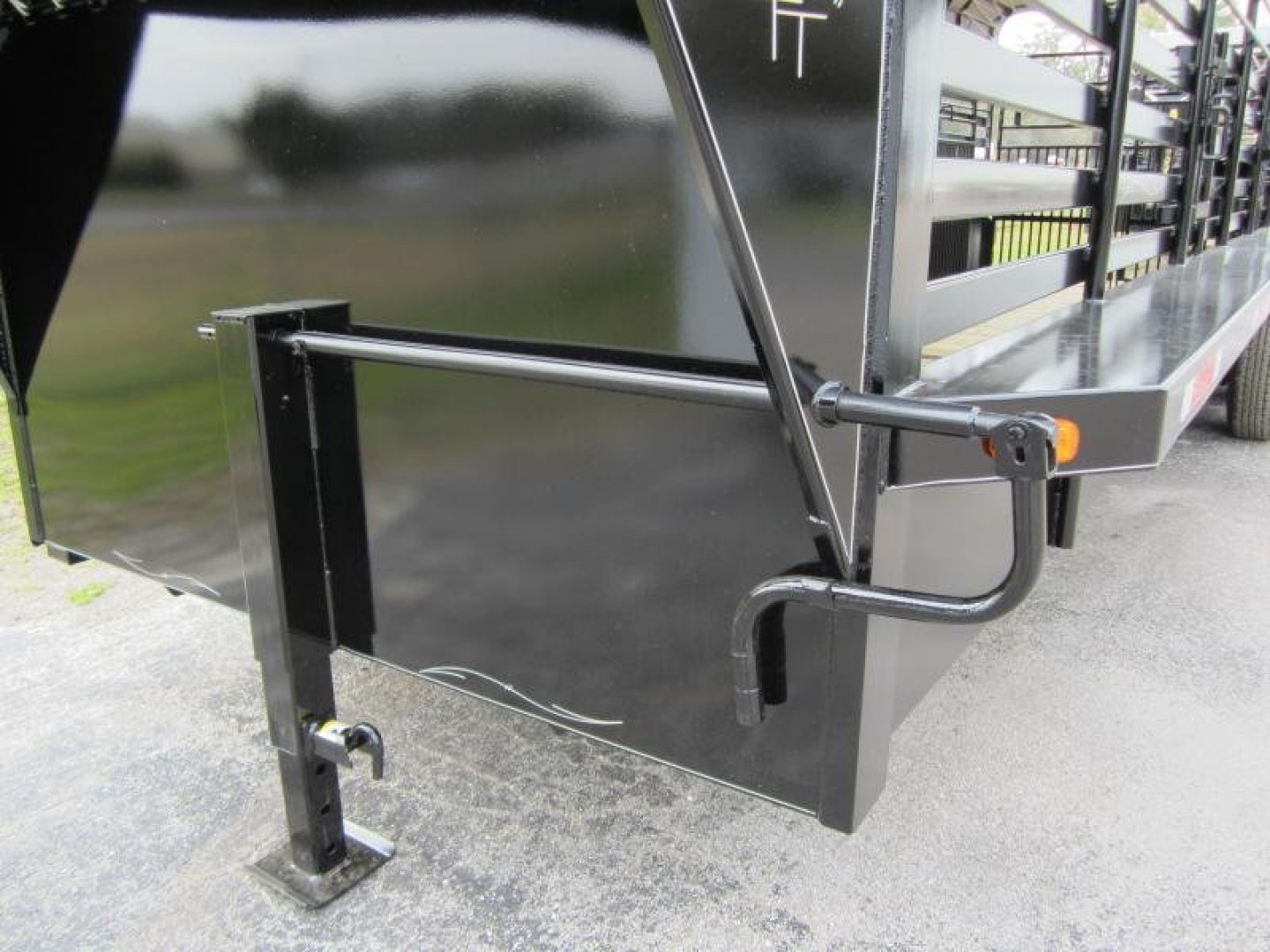 New ST2414G TEXAS TRAILERS 24' GOOSENECK STOCK TRAILER
