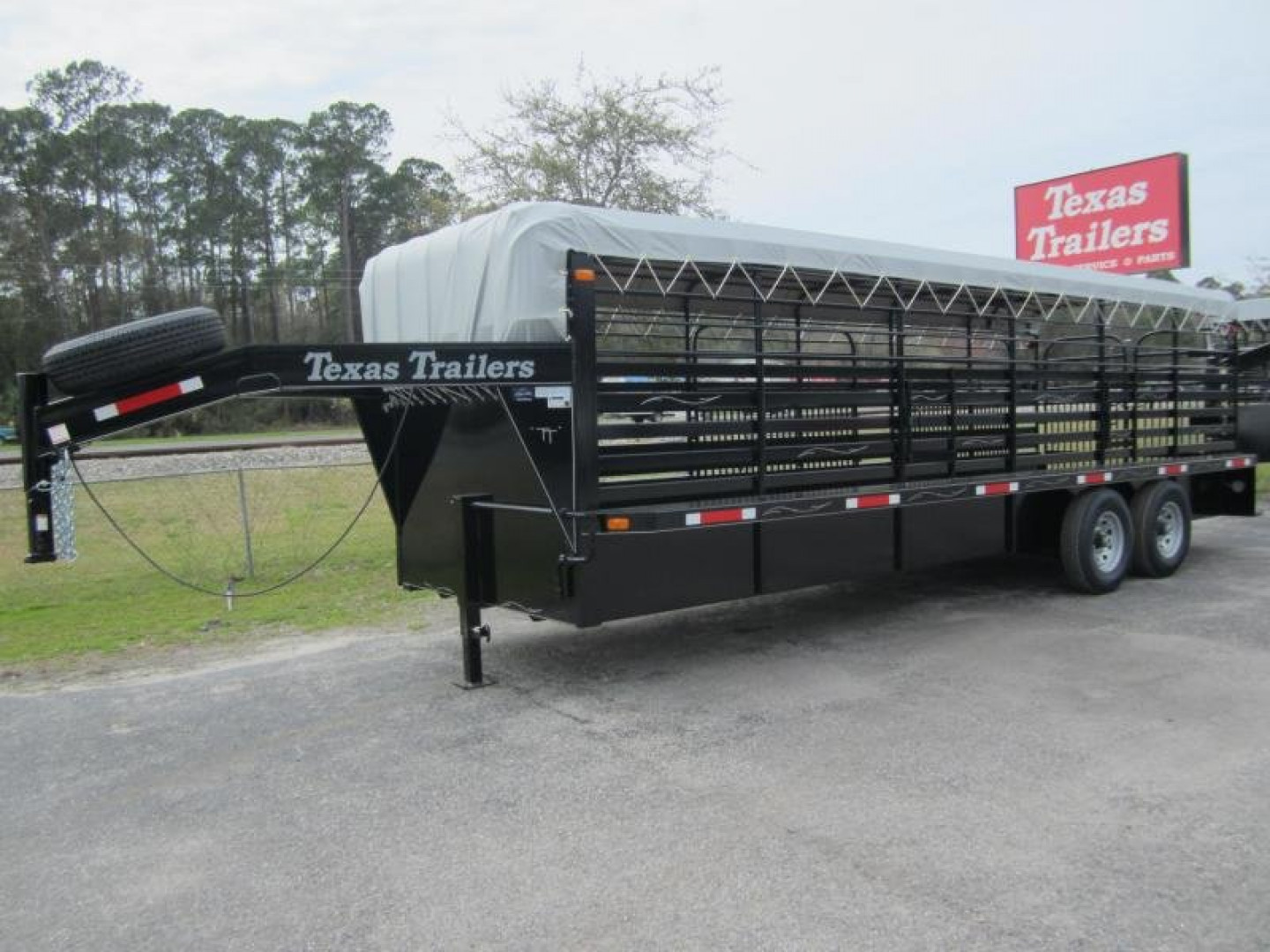 New ST2414G TEXAS TRAILERS 24' GOOSENECK STOCK TRAILER