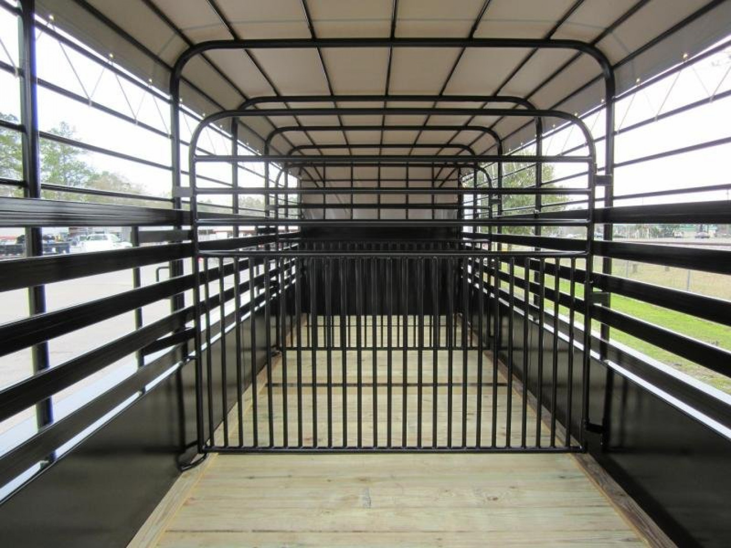 New ST2414G TEXAS TRAILERS 24' GOOSENECK STOCK TRAILER