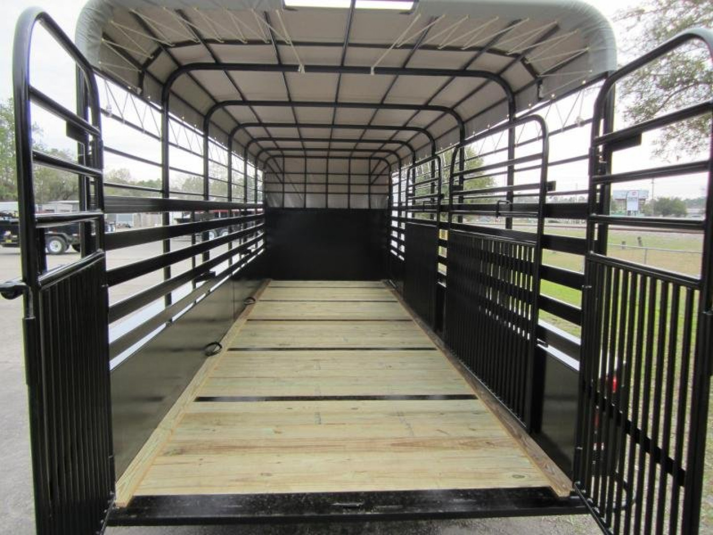 New ST2414G TEXAS TRAILERS 24' GOOSENECK STOCK TRAILER
