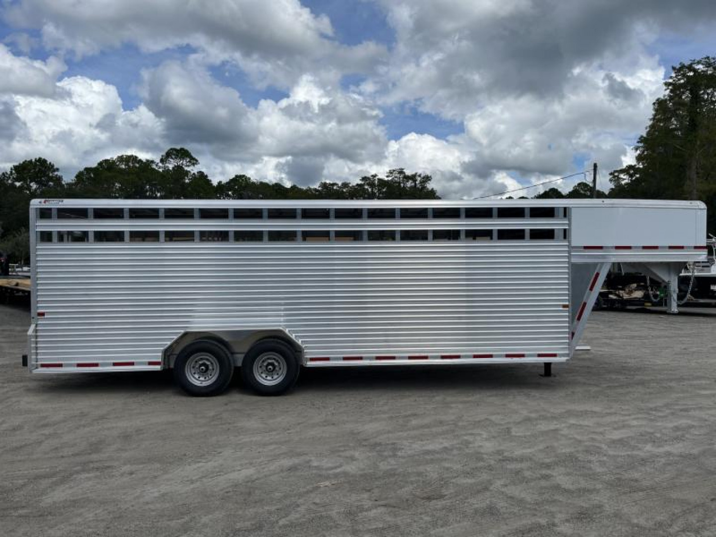 New LIVGN14K24 FRONTIER 7' X 24' ALUMINUM GOOSENECK LIVESTOCK TRAILER
