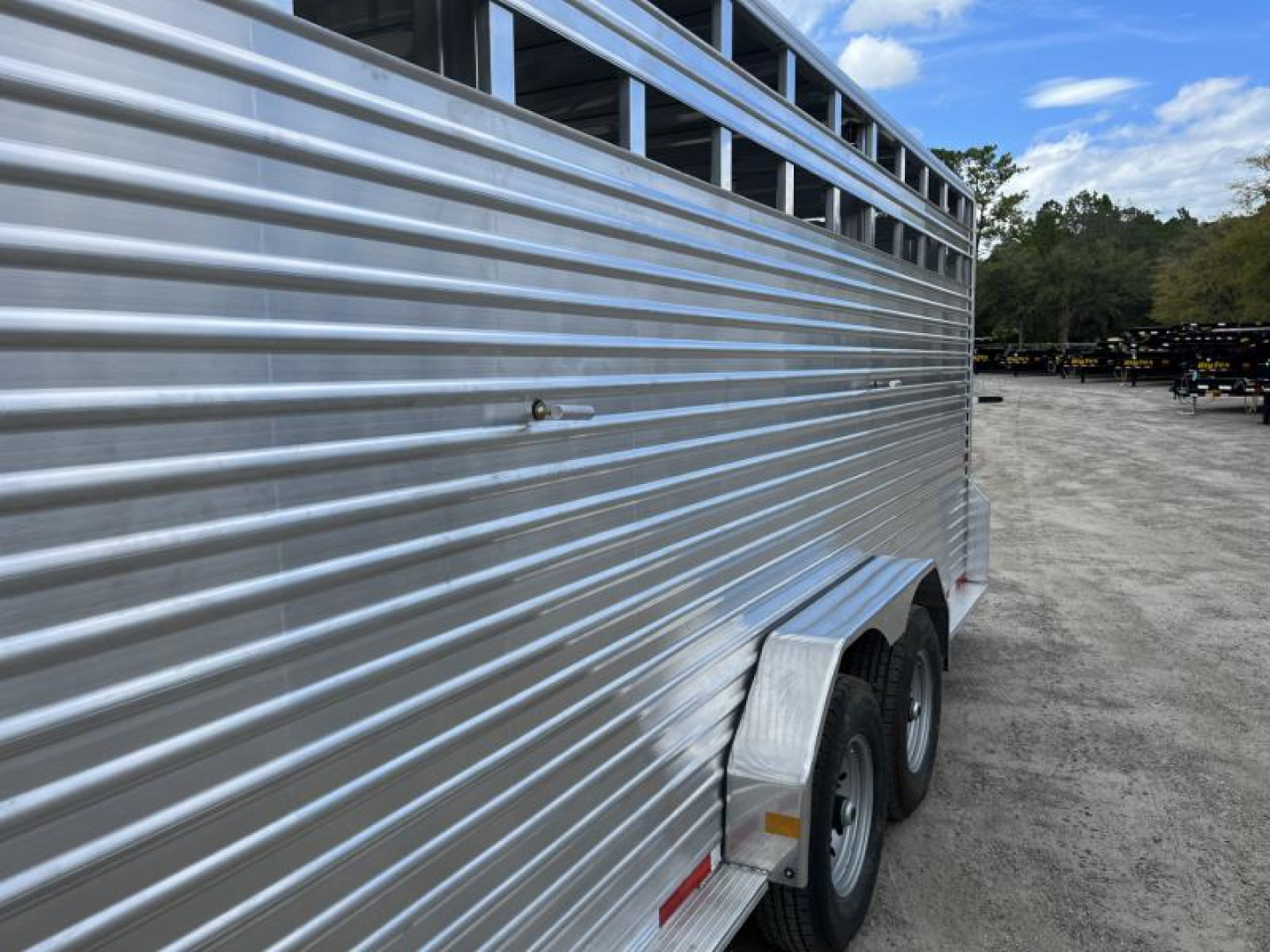 New LIVGN14K24 FRONTIER 7' X 24' ALUMINUM GOOSENECK LIVESTOCK TRAILER