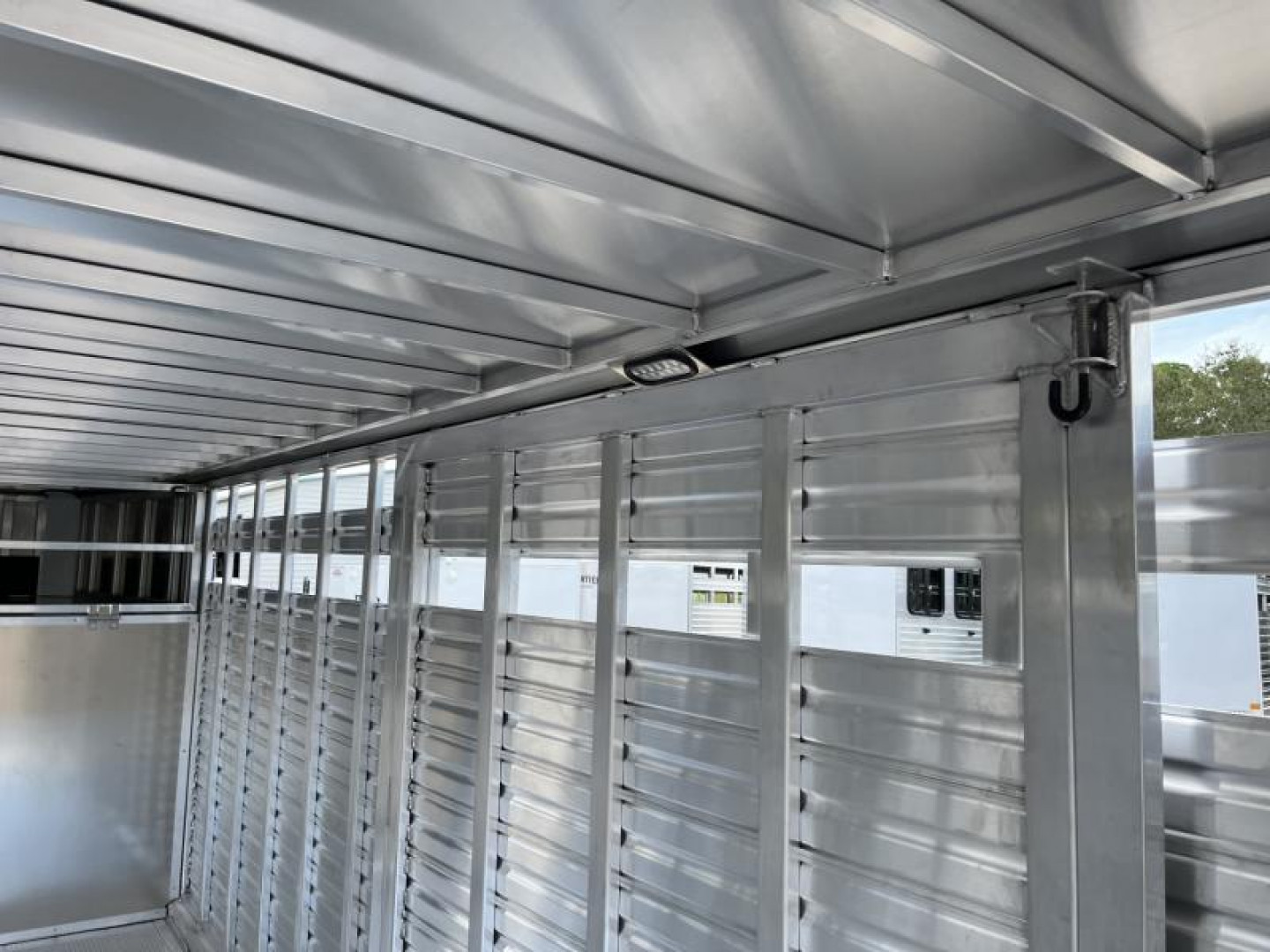 New LIVGN14K24 FRONTIER 7' X 24' ALUMINUM GOOSENECK LIVESTOCK TRAILER