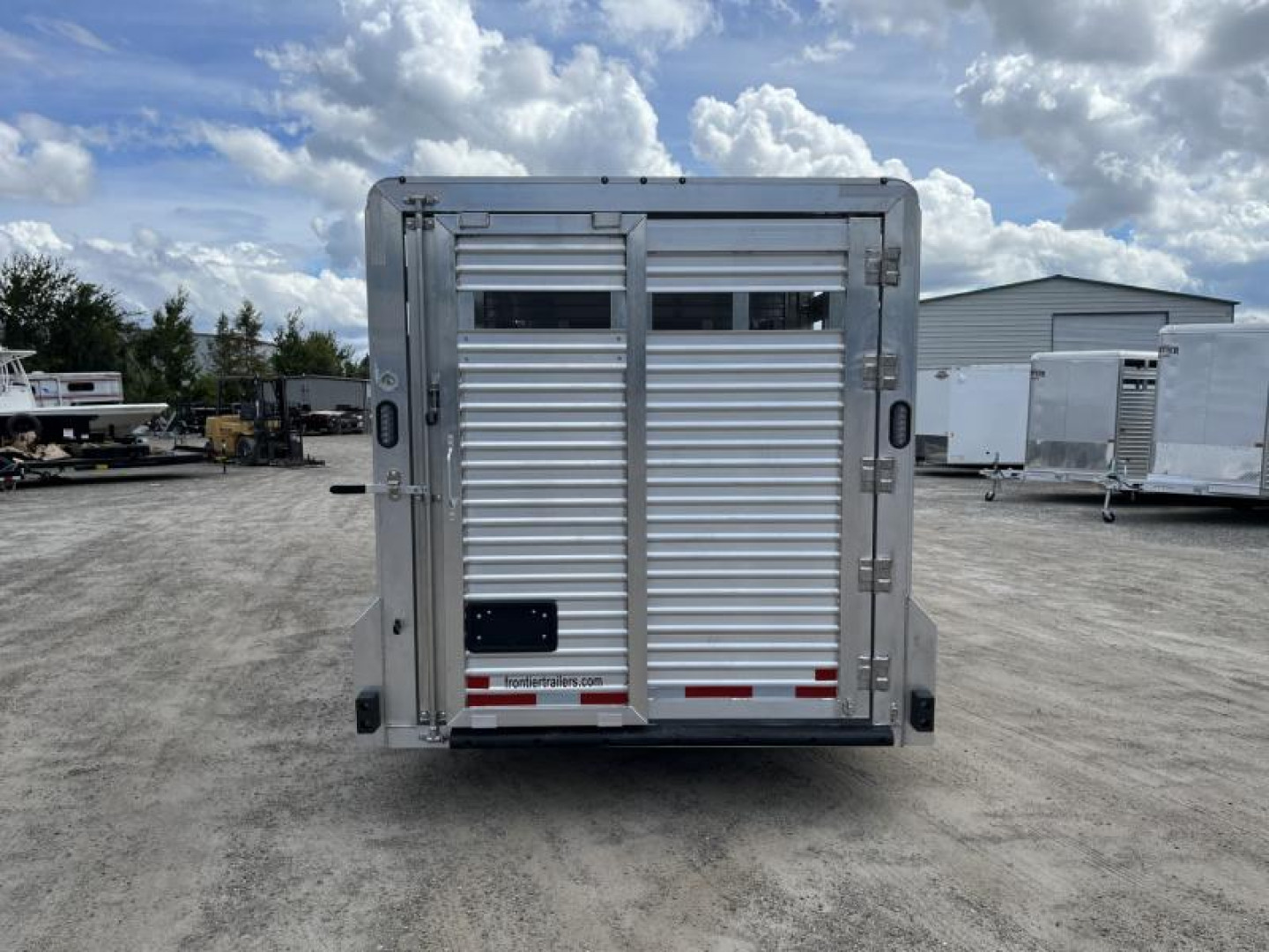 New LIVGN14K24 FRONTIER 7' X 24' ALUMINUM GOOSENECK LIVESTOCK TRAILER