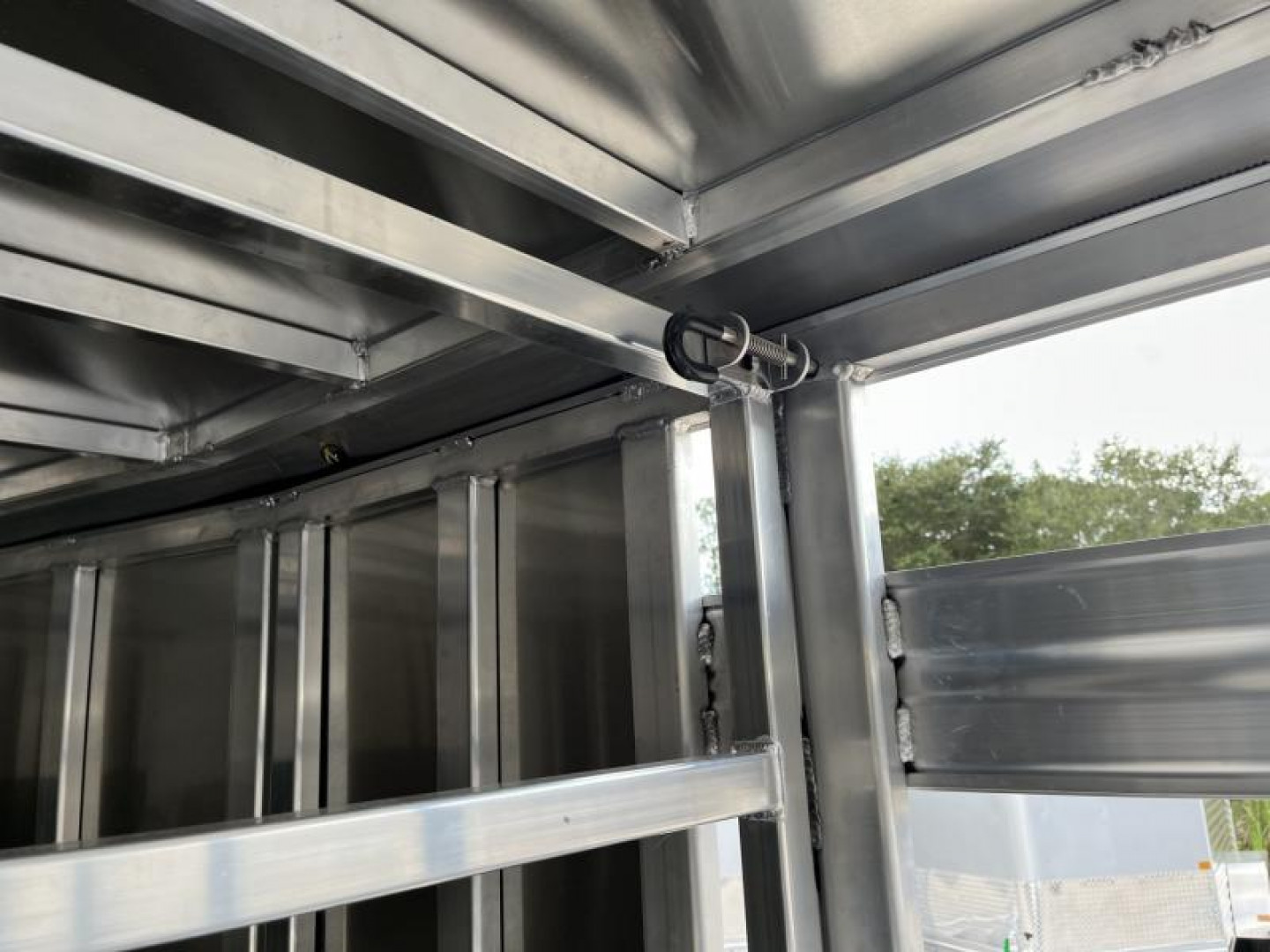 New LIVGN14K24 FRONTIER 7' X 24' ALUMINUM GOOSENECK LIVESTOCK TRAILER