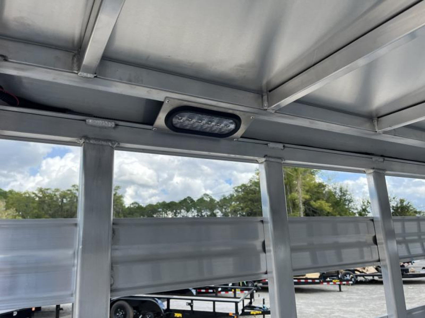 New LIVGN14K24 FRONTIER 7' X 24' ALUMINUM GOOSENECK LIVESTOCK TRAILER