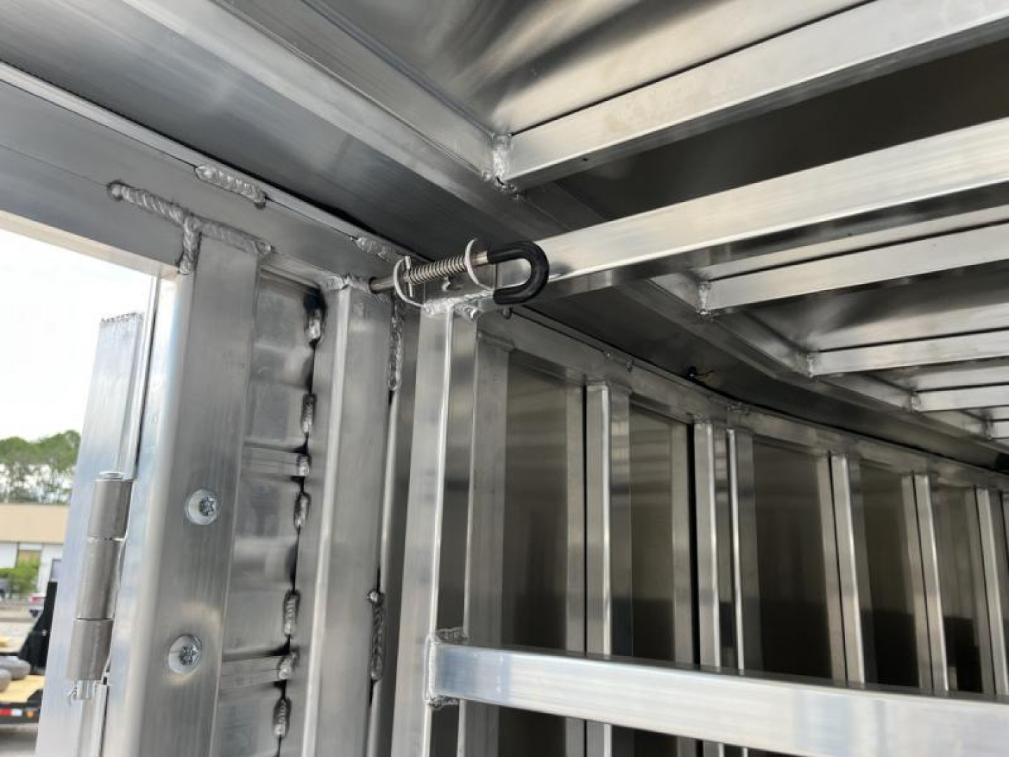 New LIVGN14K24 FRONTIER 7' X 24' ALUMINUM GOOSENECK LIVESTOCK TRAILER