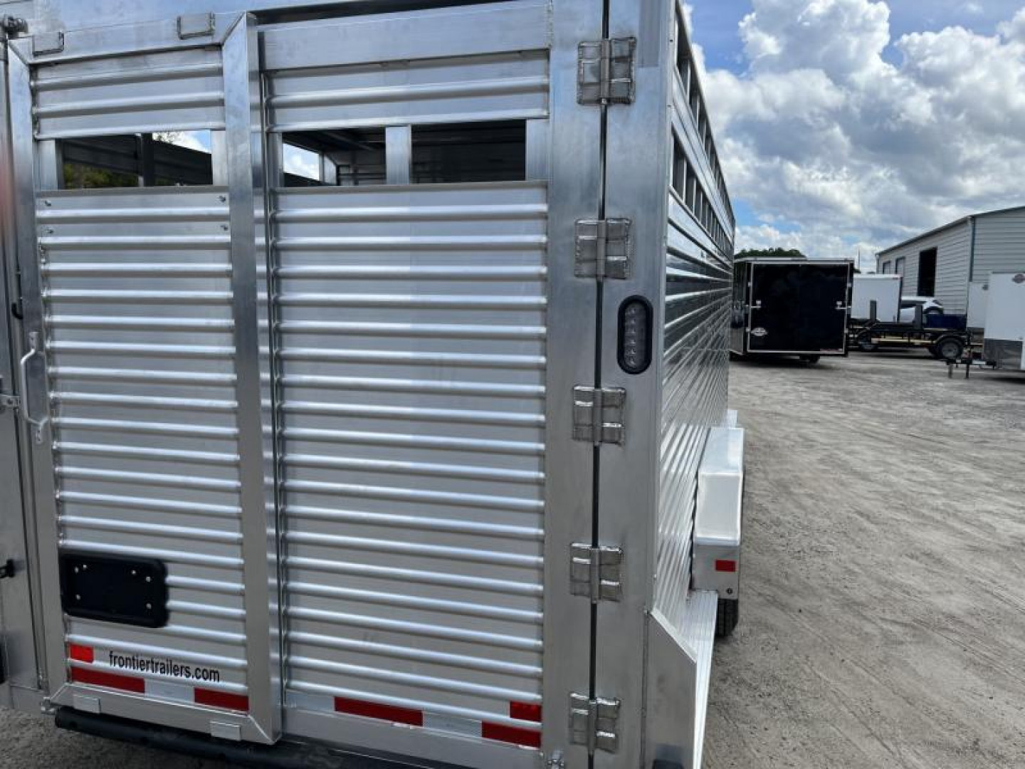 New LIVGN14K24 FRONTIER 7' X 24' ALUMINUM GOOSENECK LIVESTOCK TRAILER
