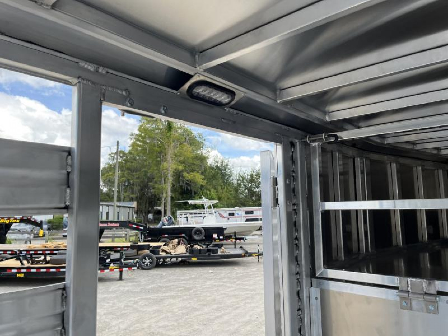 New LIVGN14K24 FRONTIER 7' X 24' ALUMINUM GOOSENECK LIVESTOCK TRAILER