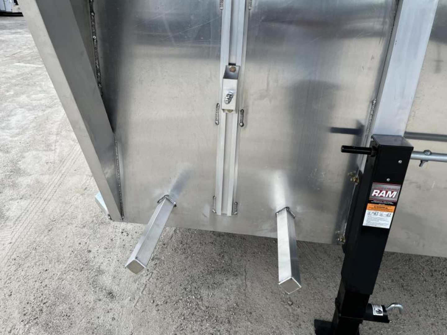 New LIVGN14K24 FRONTIER 7' X 24' ALUMINUM GOOSENECK LIVESTOCK TRAILER