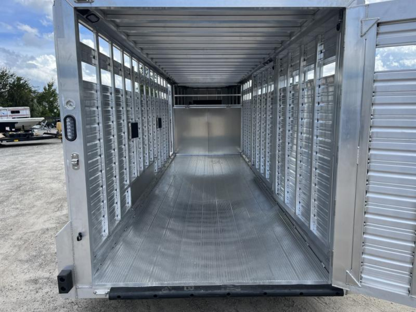 New LIVGN14K24 FRONTIER 7' X 24' ALUMINUM GOOSENECK LIVESTOCK TRAILER
