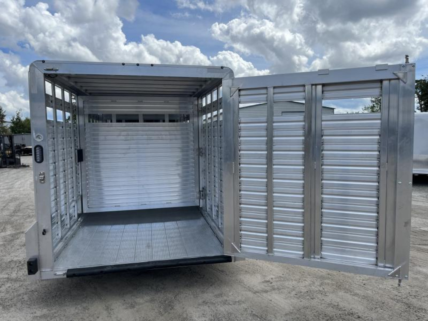 New LIVGN14K24 FRONTIER 7' X 24' ALUMINUM GOOSENECK LIVESTOCK TRAILER