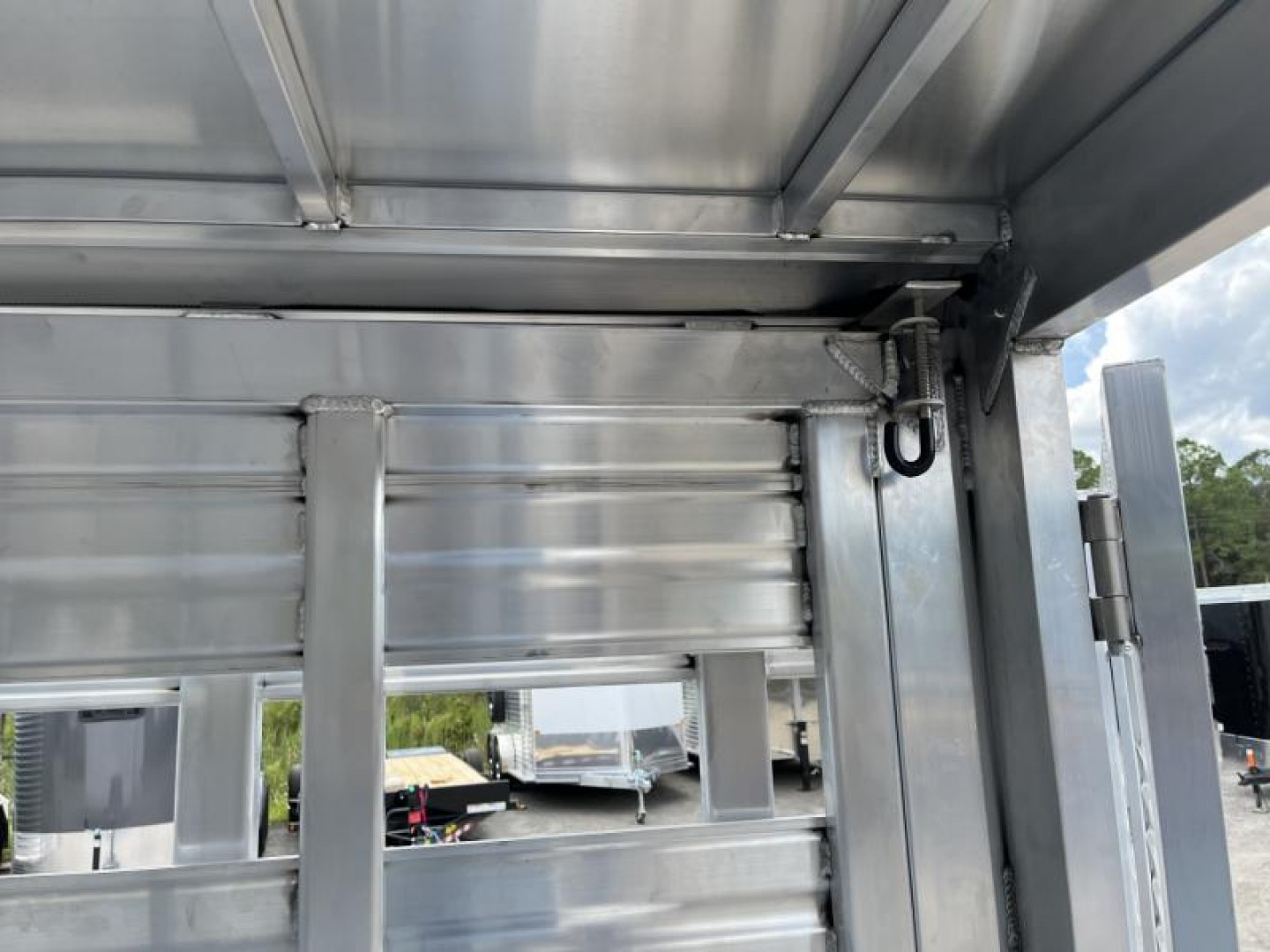 New LIVGN14K24 FRONTIER 7' X 24' ALUMINUM GOOSENECK LIVESTOCK TRAILER