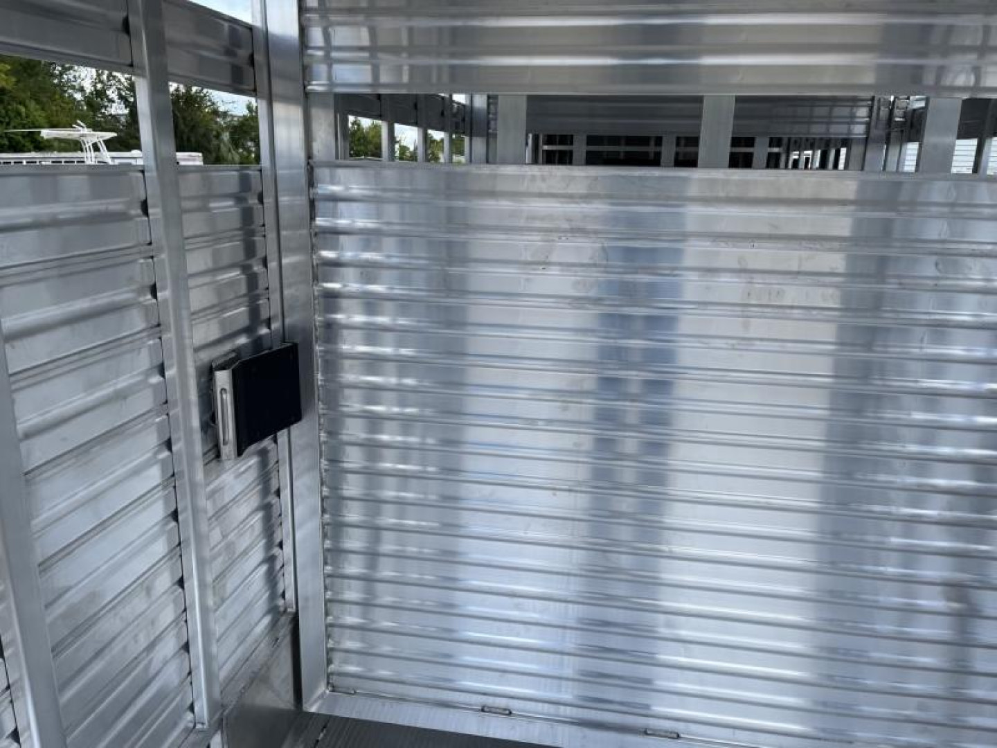 New LIVGN14K24 FRONTIER 7' X 24' ALUMINUM GOOSENECK LIVESTOCK TRAILER