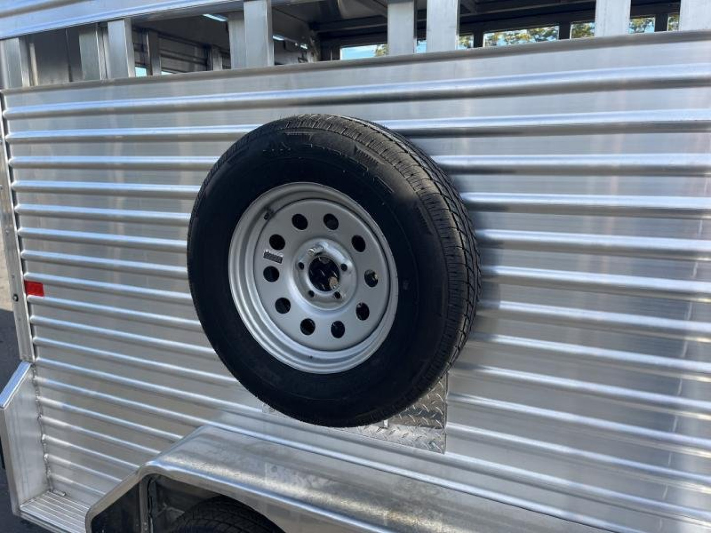 New LIV167LITE FRONTIER 7' X 16' ALUMINUM LIVESTOCK TRAILER