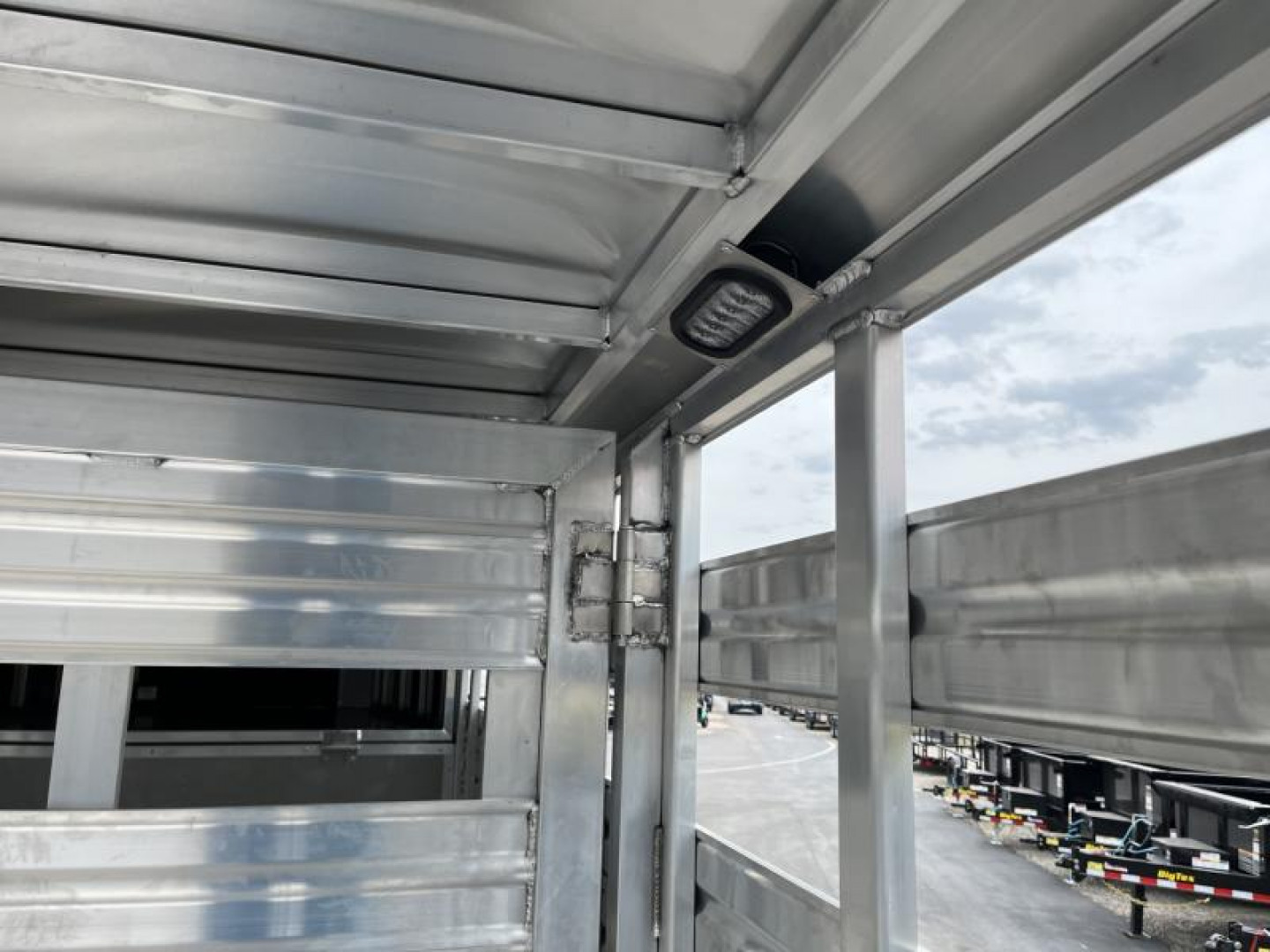 New LIVGN14K20 FRONTIER 7' X 20' ALUMINUM GOOSENECK STOCK TRAILER