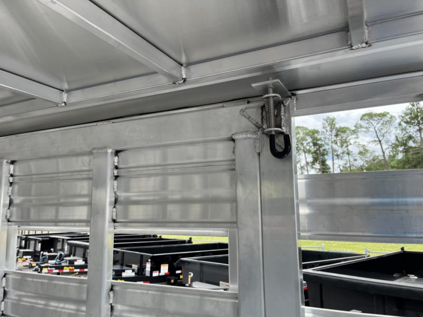 New LIVGN14K20 FRONTIER 7' X 20' ALUMINUM GOOSENECK STOCK TRAILER