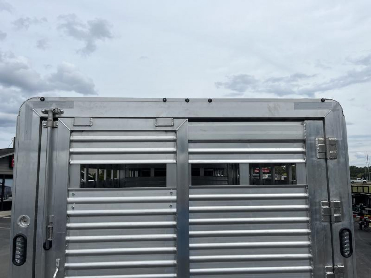 New LIVGN14K20 FRONTIER 7' X 20' ALUMINUM GOOSENECK STOCK TRAILER