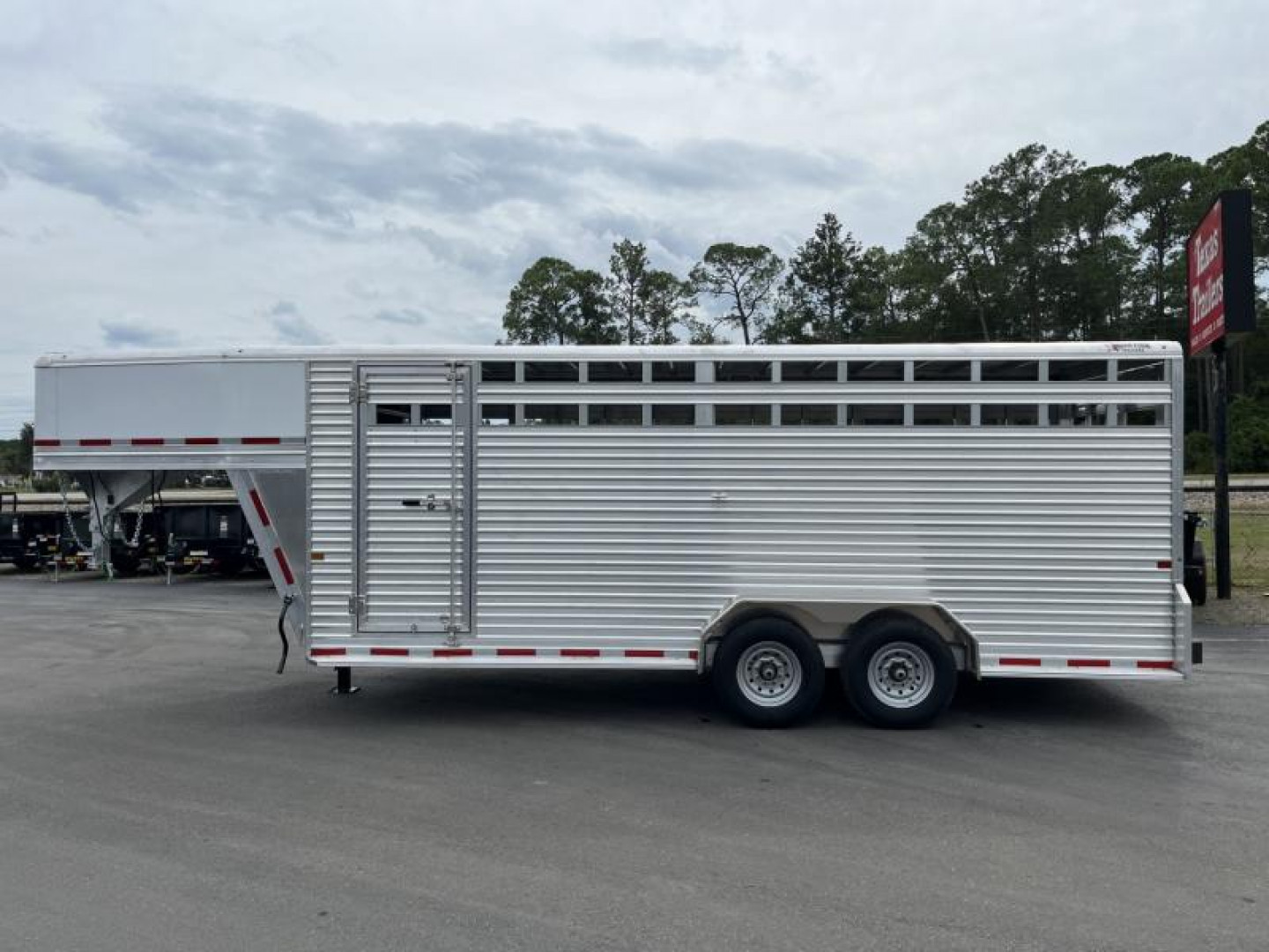 New LIVGN14K20 FRONTIER 7' X 20' ALUMINUM GOOSENECK STOCK TRAILER