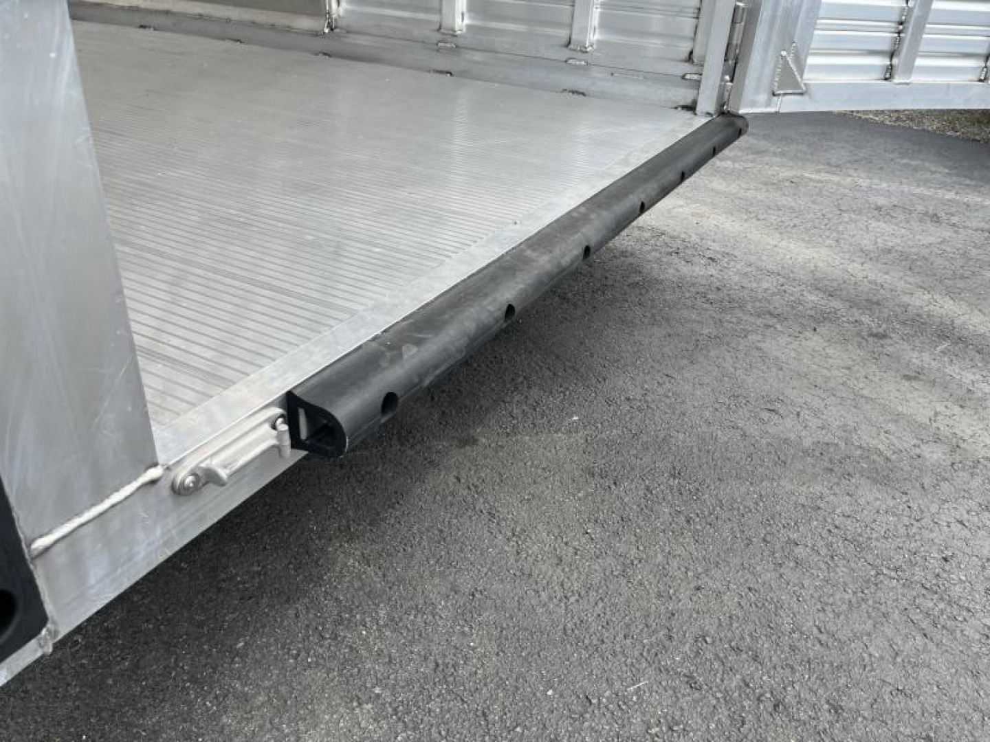 New LIVGN14K20 FRONTIER 7' X 20' ALUMINUM GOOSENECK STOCK TRAILER