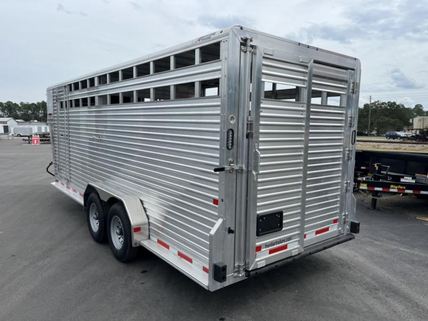 New LIVGN14K20 FRONTIER 7' X 20' ALUMINUM GOOSENECK STOCK TRAILER
