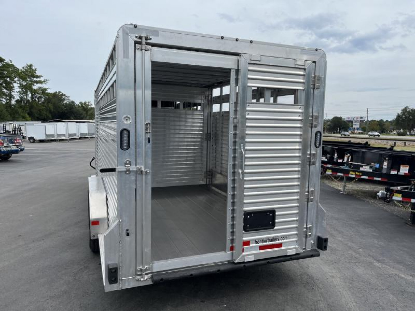 New LIVGN14K20 FRONTIER 7' X 20' ALUMINUM GOOSENECK STOCK TRAILER