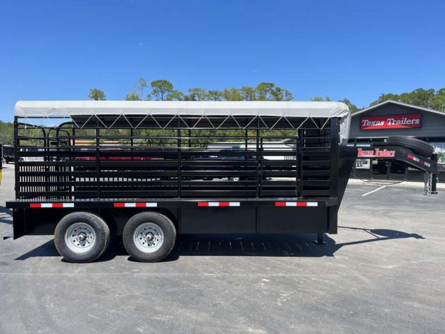 New ST1612G TEXAS TRAILERS 16' GOOSENECK STOCK TRAILER