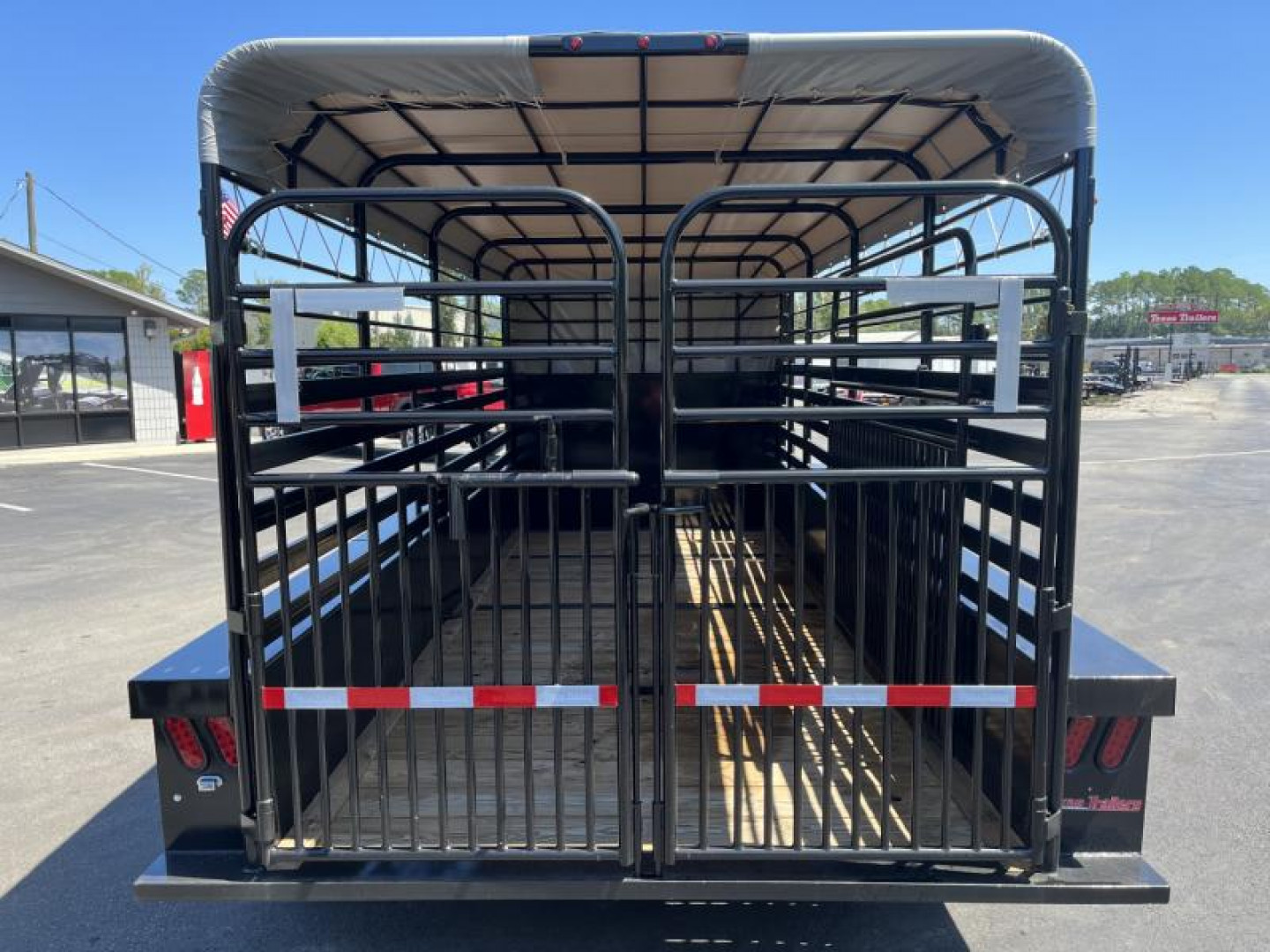 New ST1612G TEXAS TRAILERS 16' GOOSENECK STOCK TRAILER