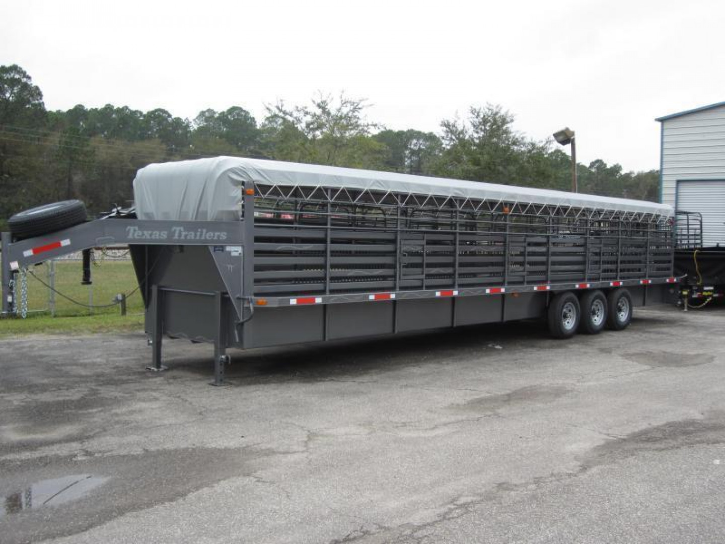 New ST3621G TEXAS TRAILERS 36' GOOSENECK STOCK TRAILER W/ TRIPLE AXLES