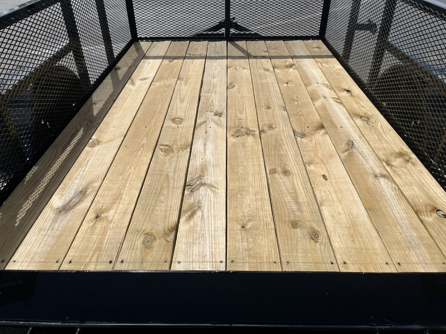 New LM61035 TEXAS TRAILERS 6'4" X 10' LAWN MAINTENANCE TRAILER