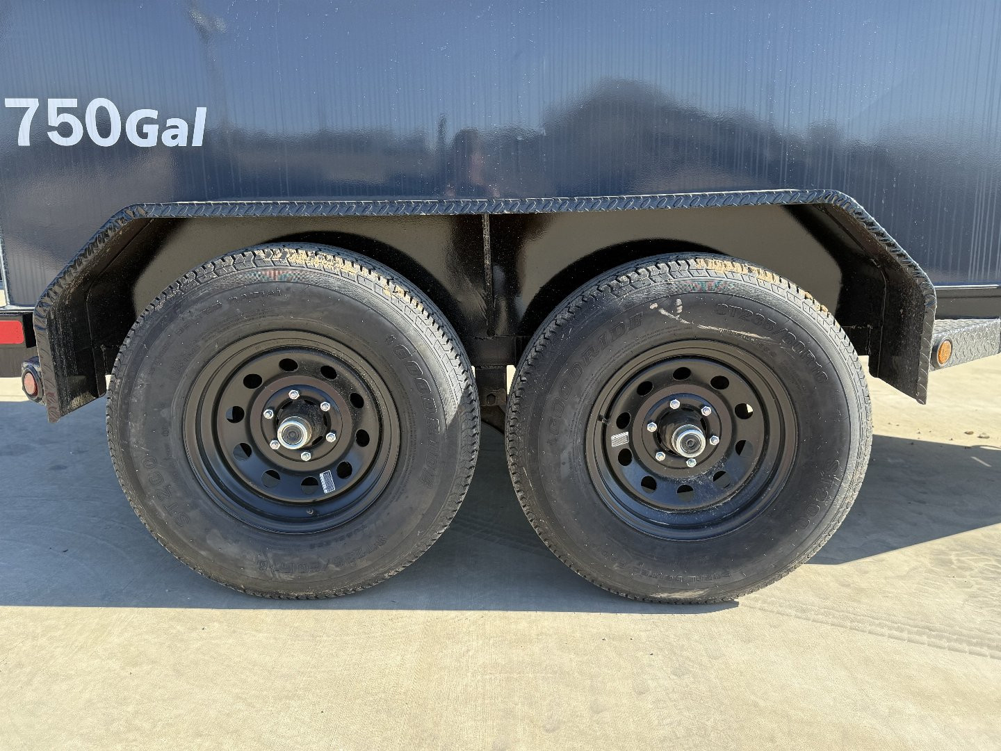 New 2025 DNJ Trailers 750GAL Tank Trailer