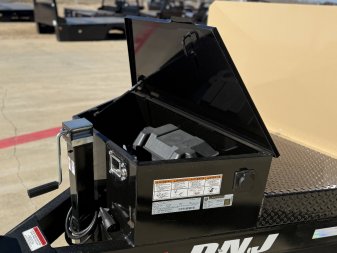 New 2025 DNJ Trailers 950GAL Tank Trailer