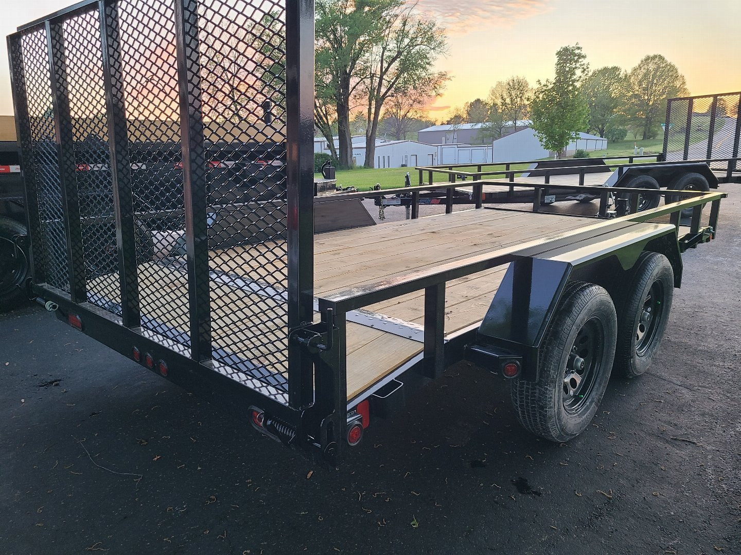 New 83 X 14 dovetail, 2-35K axles w/ 2 brakes, 7K dropleg jack, 2 5/16" adj coupler/hitch, #800
