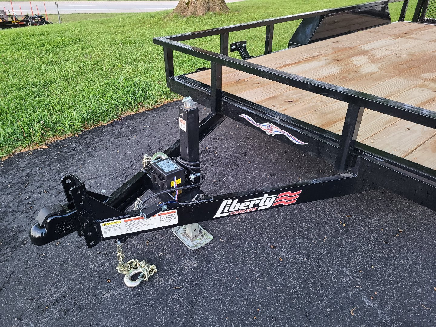 New 83 X 14 dovetail, 2-35K axles w/ 2 brakes, 7K dropleg jack, 2 5/16" adj coupler/hitch, #800