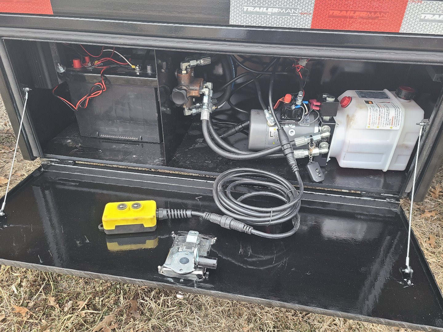 New 2024 TRAILERMAN 23'+9' Hyd. Dovetail, Hyd. Jacks, Upgraded 14ply Tires, Solar Panel