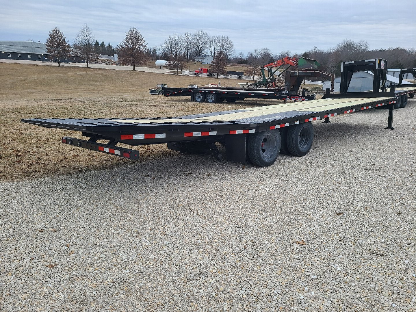 New 2024 TRAILERMAN 23'+9' Hyd. Dovetail, Hyd. Jacks, Upgraded 14ply Tires, Solar Panel