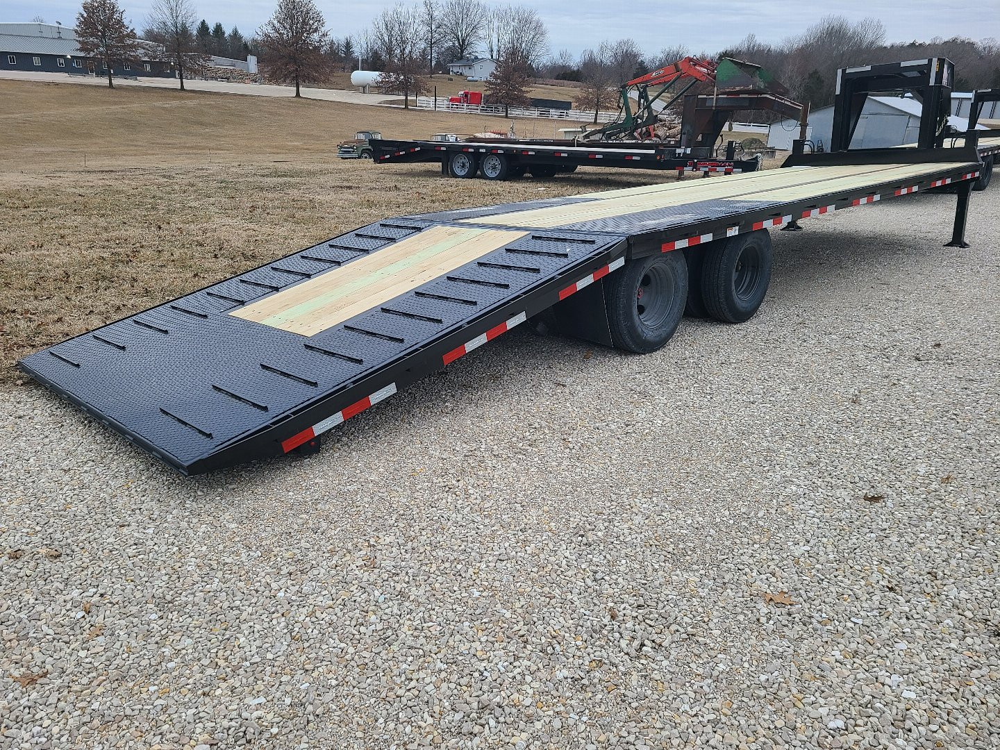 New 2024 TRAILERMAN 23'+9' Hyd. Dovetail, Hyd. Jacks, Upgraded 14ply Tires, Solar Panel