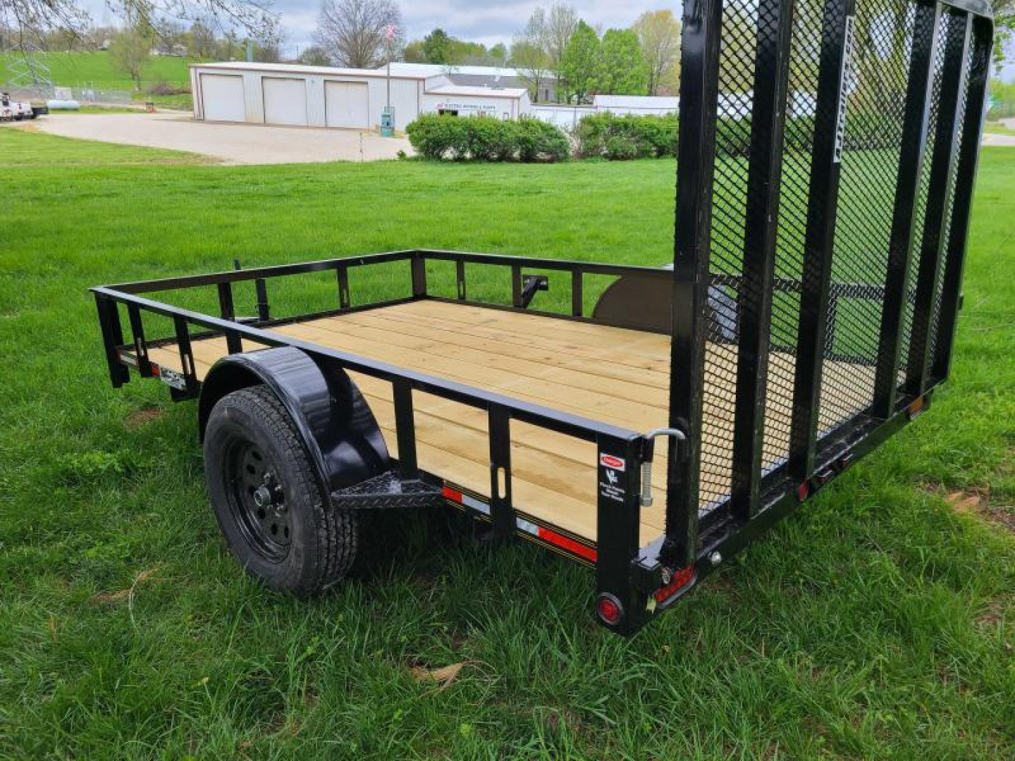 New Heartland 76" X 10' SINGLE AXLE 4' REAR GATE #652