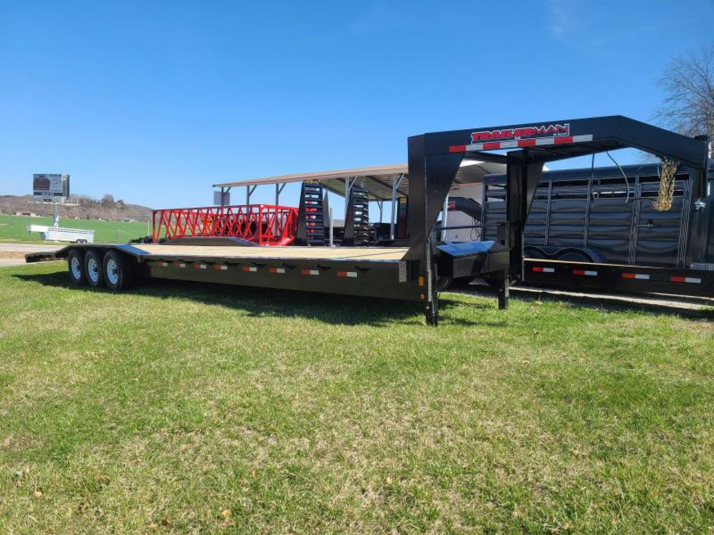 New Trailerman Gooseneck, 83 x 34+4, 2-car hauler, 21k axles, toolbox, 2 jacks, drive over fenders, catwalk, black #528