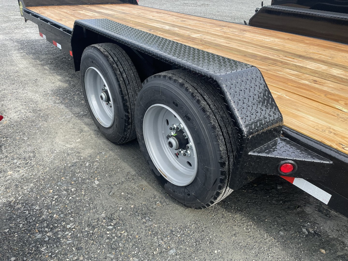 New 2025 Gatormade Trailers flatbed Equipment Trailer 7x23' rated 16k